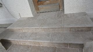 Habillage d'un escalier en béton en pierre de Bourgogne - 2